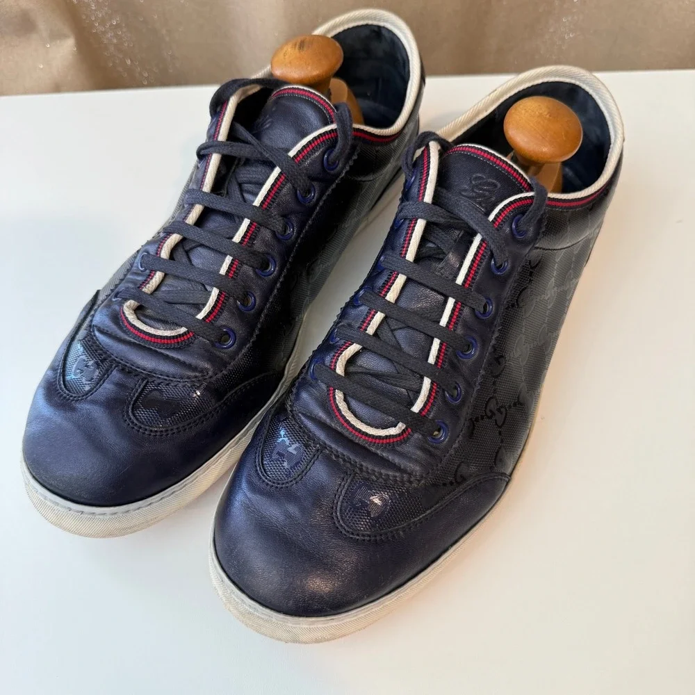 Gucci Mens GG Monogram Navy Blue Leather Low Top Sneakers 233321 Size 10G
